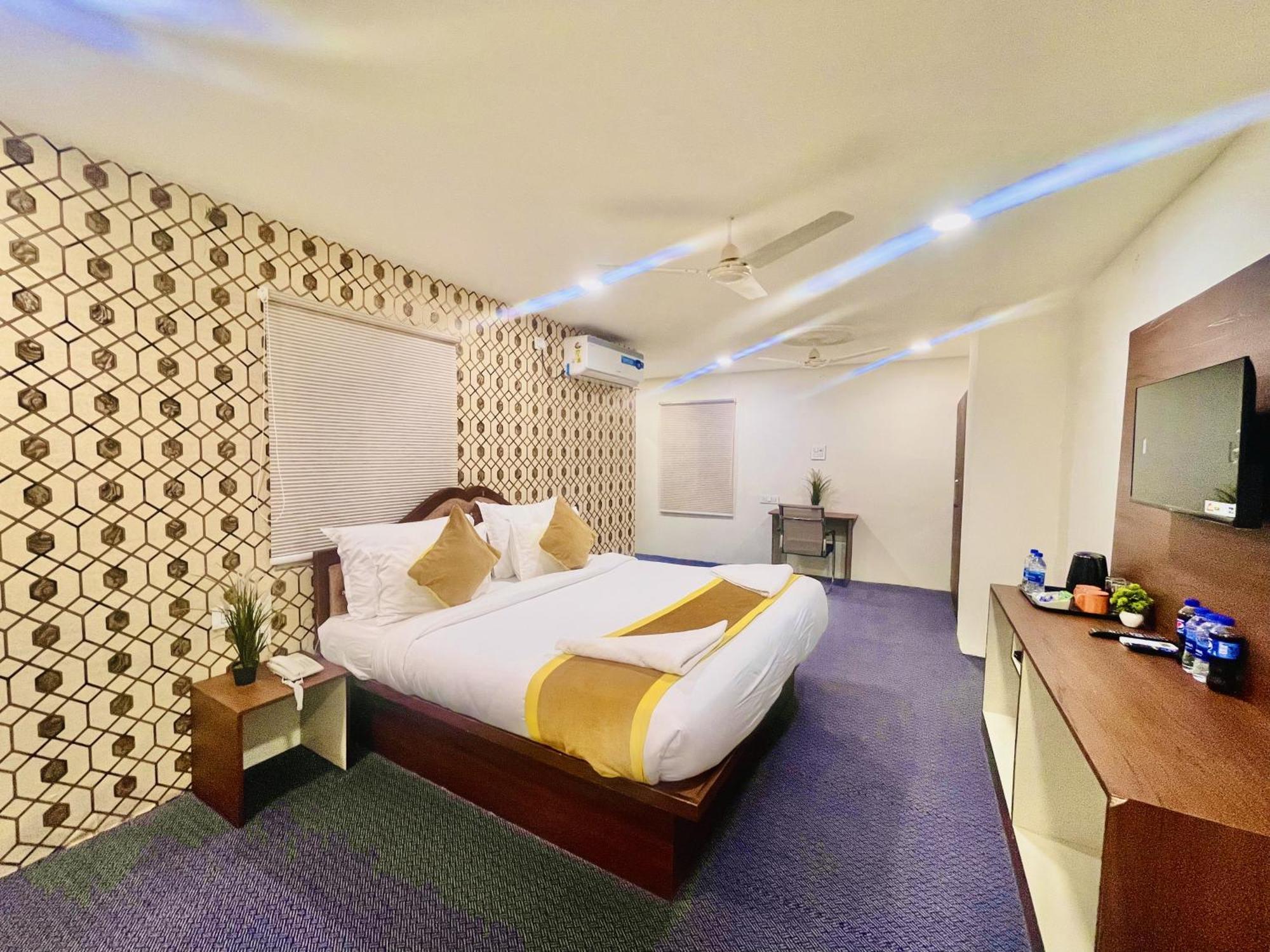 שמשבאד Hotel Eagle Grand Hyderabad Airport Zone מראה חיצוני תמונה