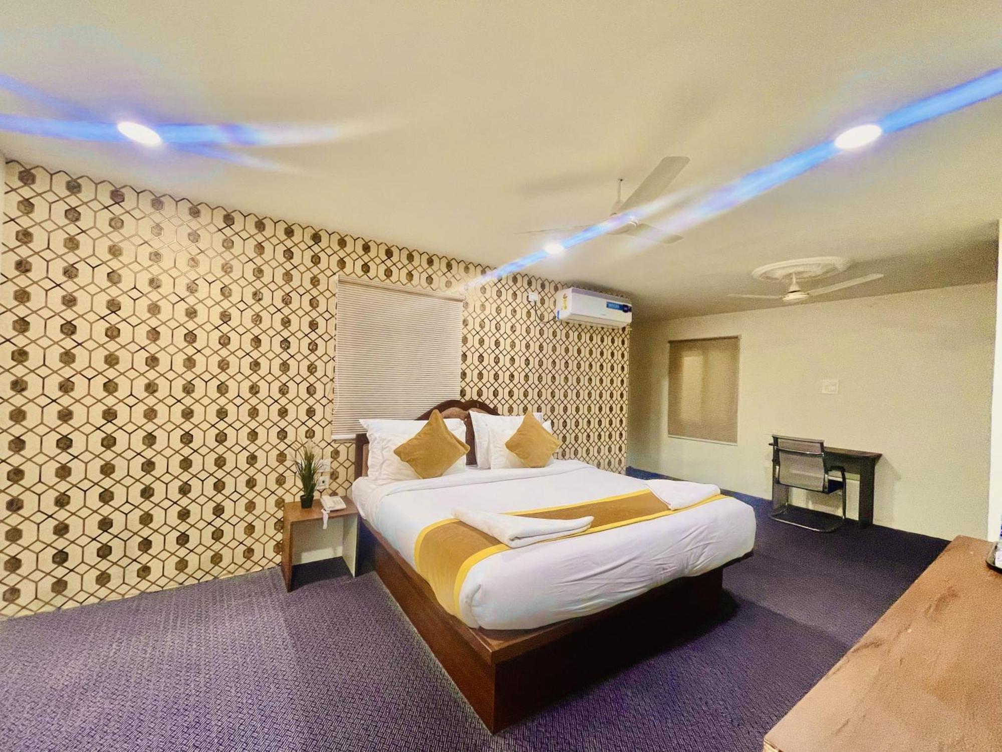 שמשבאד Hotel Eagle Grand Hyderabad Airport Zone מראה חיצוני תמונה